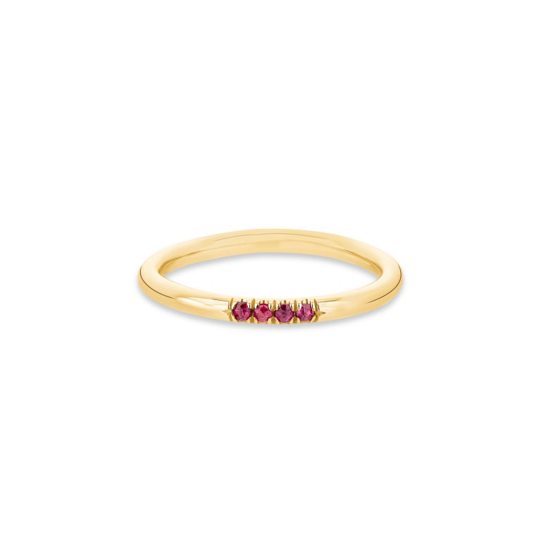 טבעת חוט זהב קלאסית בשיבוץ אבני רובי