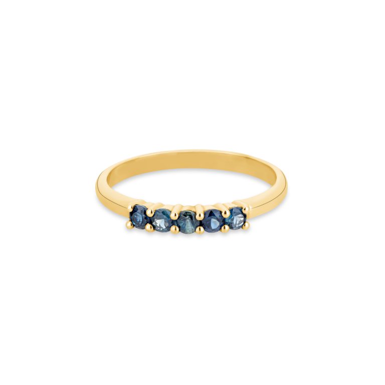 טבעת זהב משובצת 5 אבני ספיר כחולות